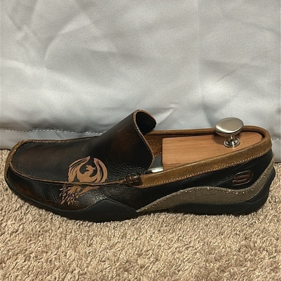 Sketchers Brown Phoenix Bird Leather Size 9.5 Men’s Slip On, Loafers F15-3 Eagle main image 6